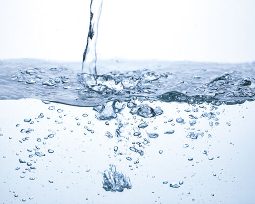 水